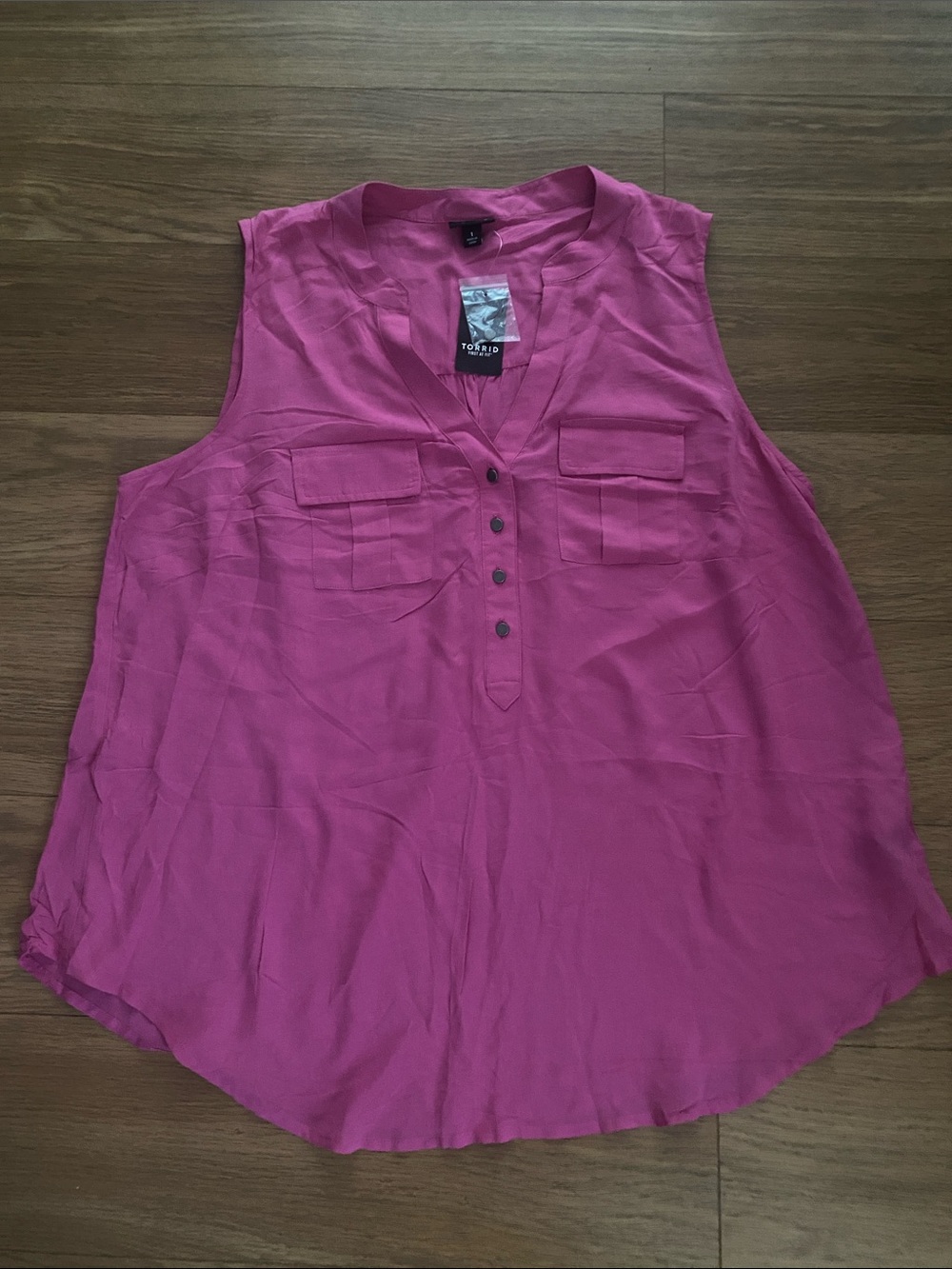 TORRID Fuchsia Sleeveless V-Neck Pocket Blouse Women’s Size 1X